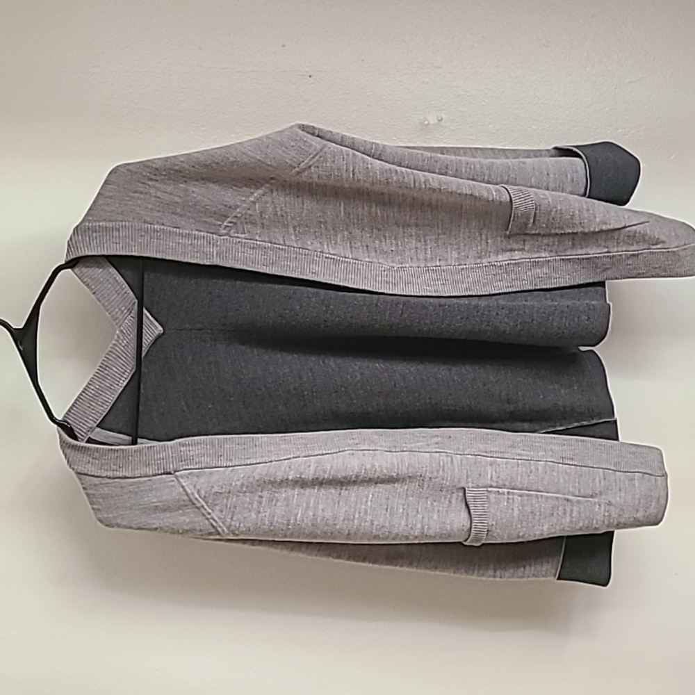 Lululemon Reverse Me Wrap in Heathered Battleship/Heathered Graphite Grey